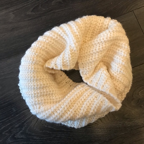 Gap Knit Infinity Wrap Scarf Snood - Picture 1 of 7